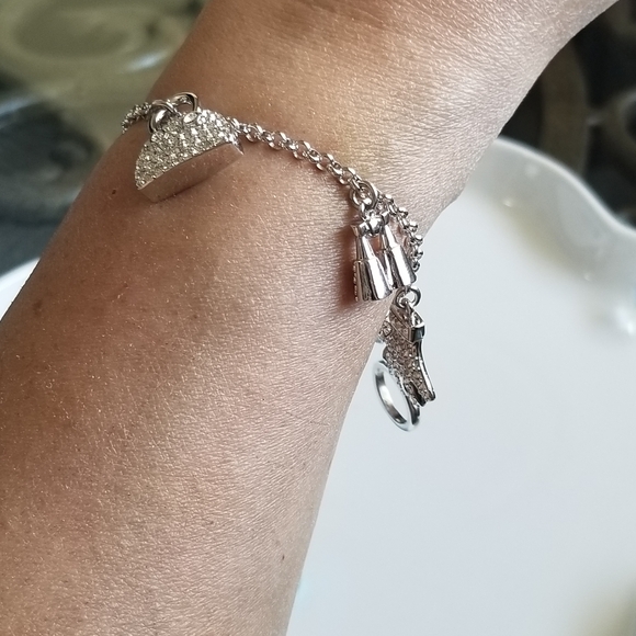 Authentic Swarovski Winter Gear Toggle Charm Bracelet Retired Sweet And Cute - Picture 6 of 8